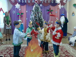 Новогодние сказочные представления Новогодние сказочные представления.